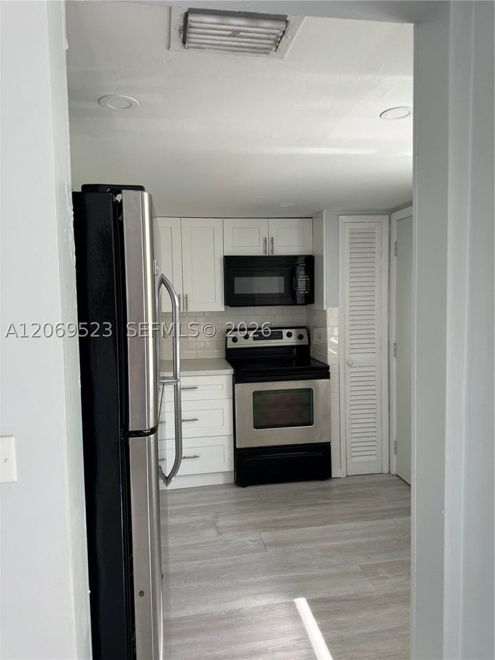 1398 Ne 191st St #C305 - Photo 3 of 26