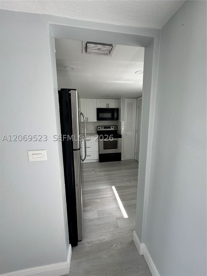 1398 Ne 191st St #C305 - Photo 4 of 26