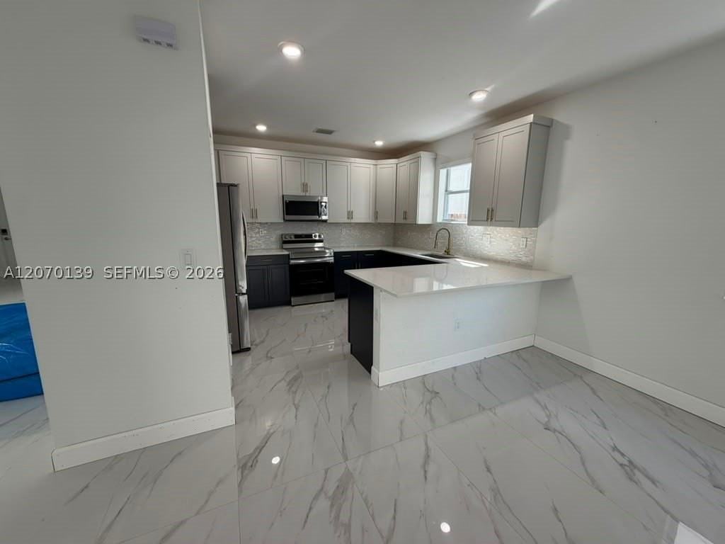 1409 Se 26th Ter #1409 - Photo 3 of 41