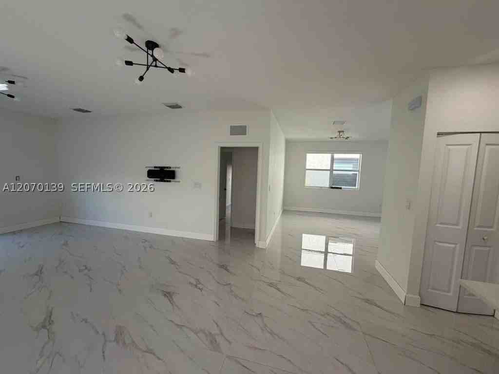 1409 Se 26th Ter #1409 - Photo 5 of 41