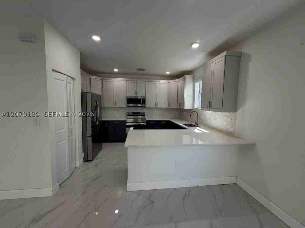 1409 Se 26th Ter #1409 - Photo 6 of 41