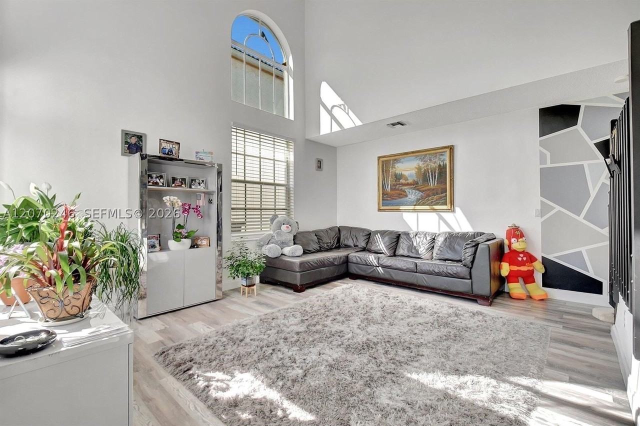 7647 Rockport Cir - Photo 4 of 15