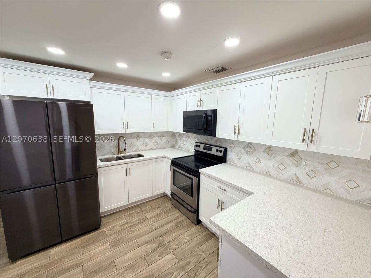 18711 Nw 24th Ave - Photo 2 of 20