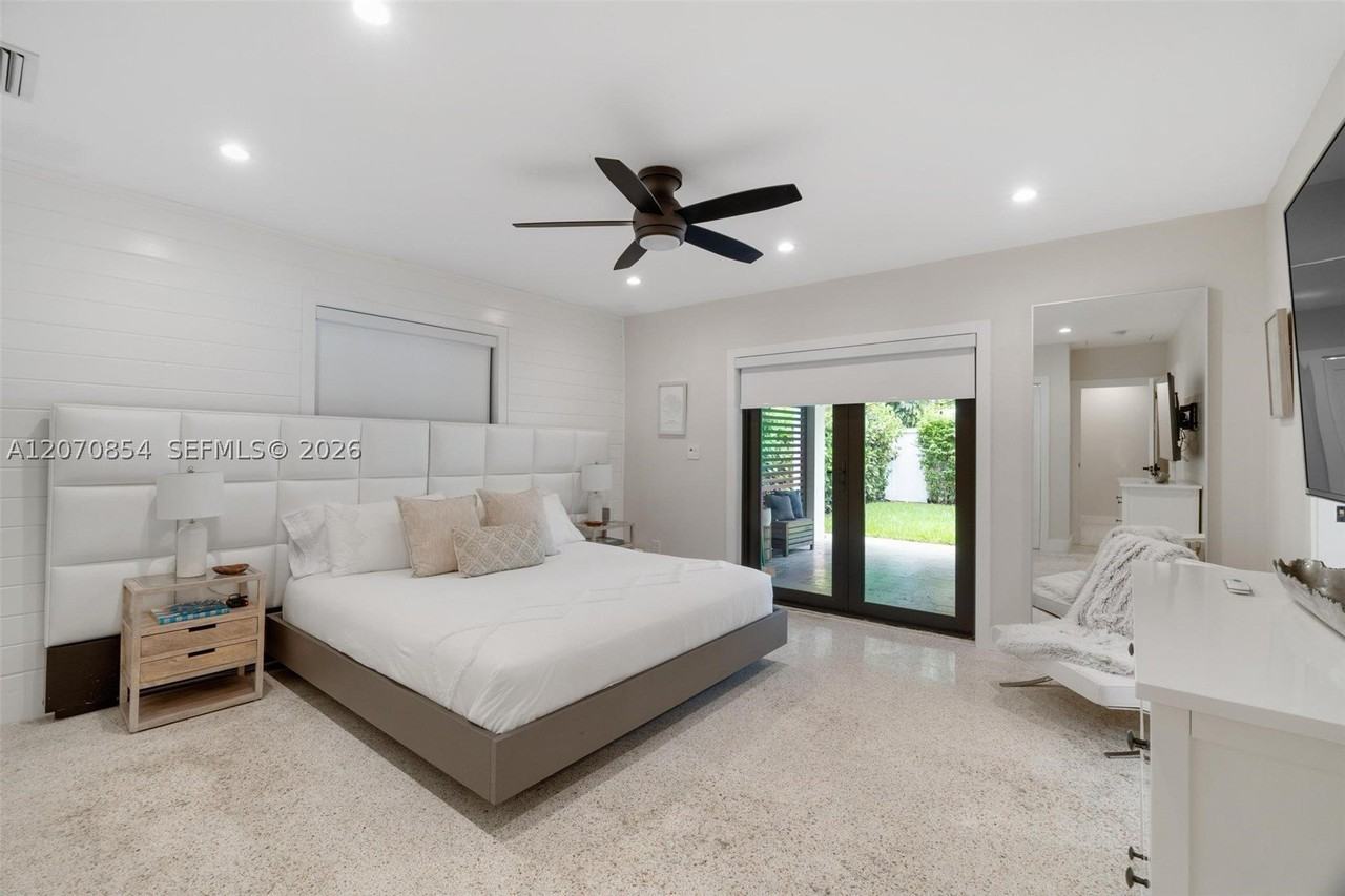 1348 Sw 15th St - Photo 6 of 34