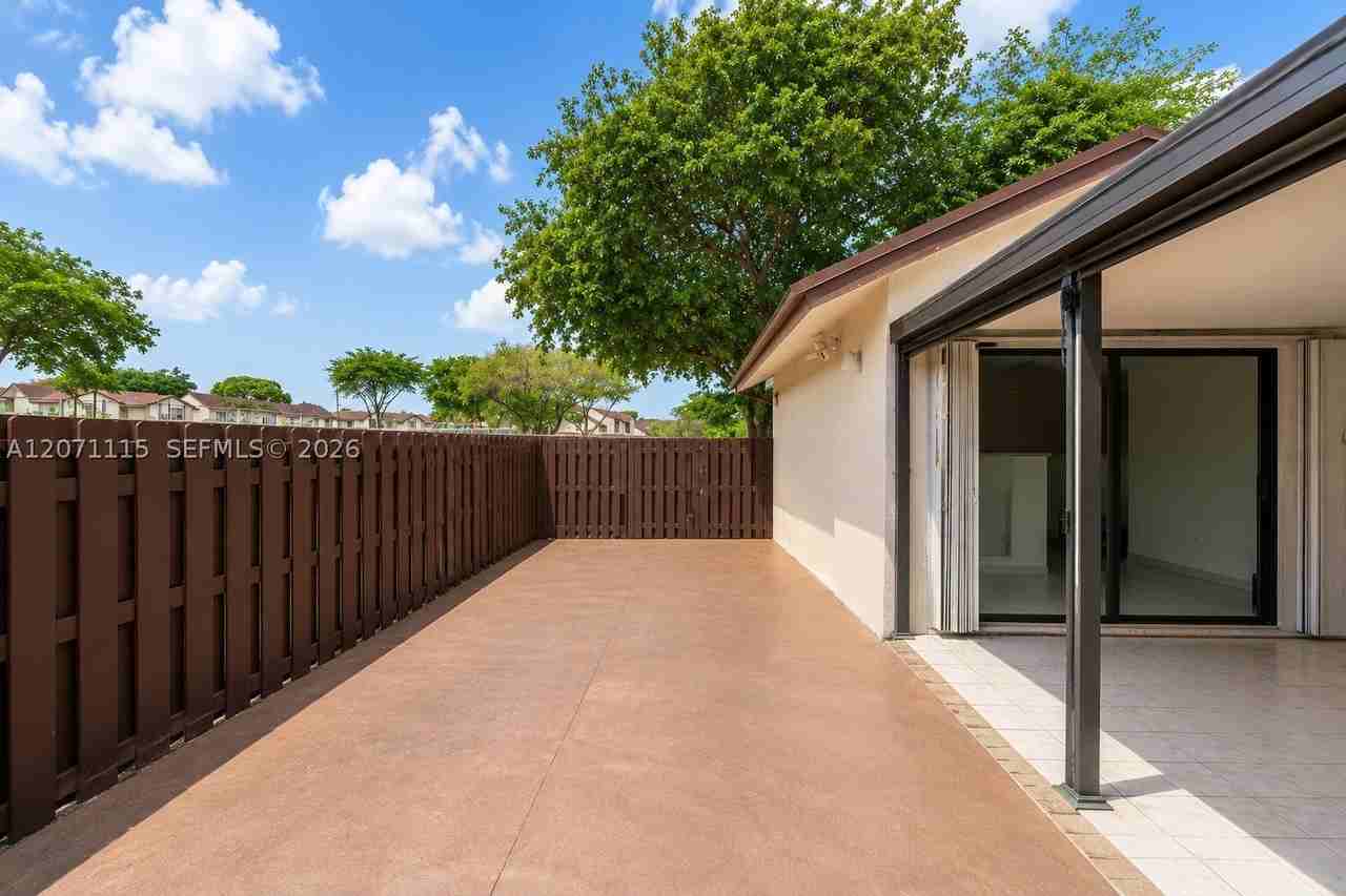 525 Nw 100th Ct #525 - Photo 7 of 26