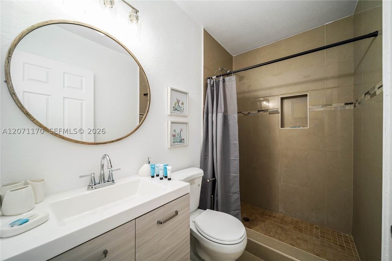 1250 Ne 110th St #1250 - Photo 3 of 22