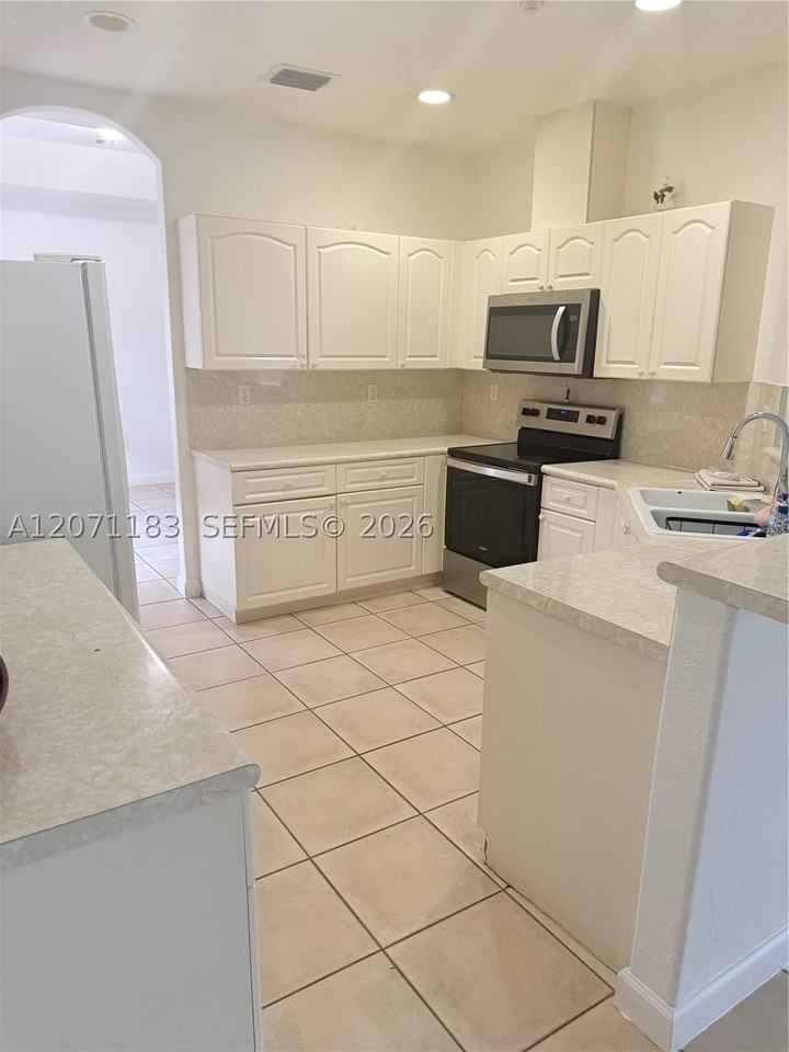 14918 Sw 15th Ln #0 - Photo 3 of 4