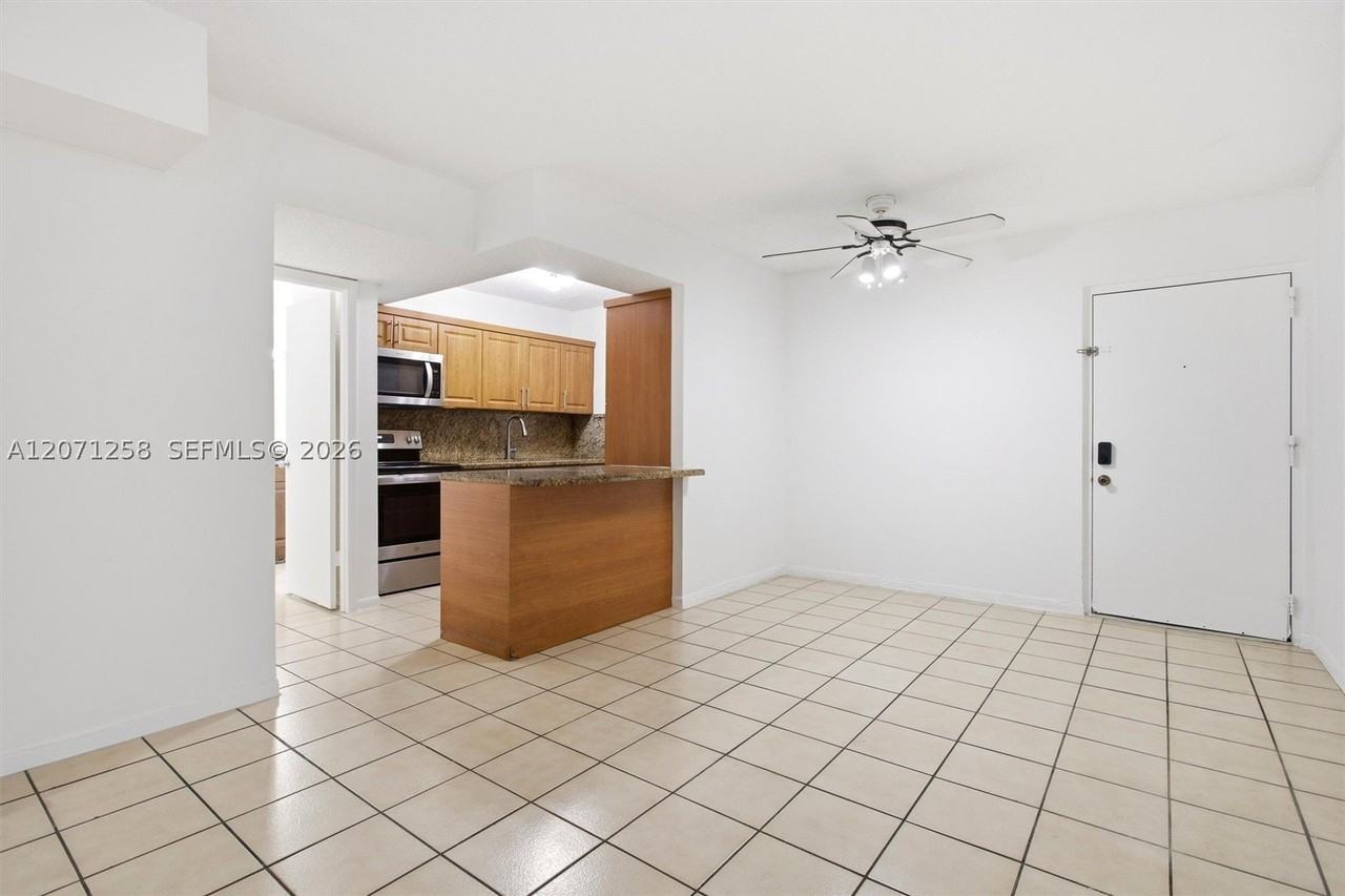 810 Sw 129th Pl #209 - Photo 5 of 30
