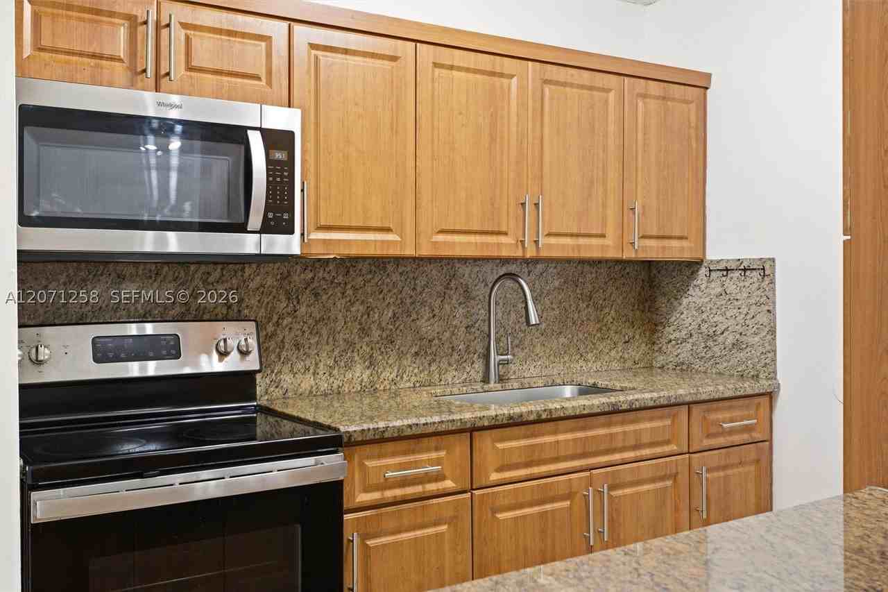 810 Sw 129th Pl #209 - Photo 6 of 30