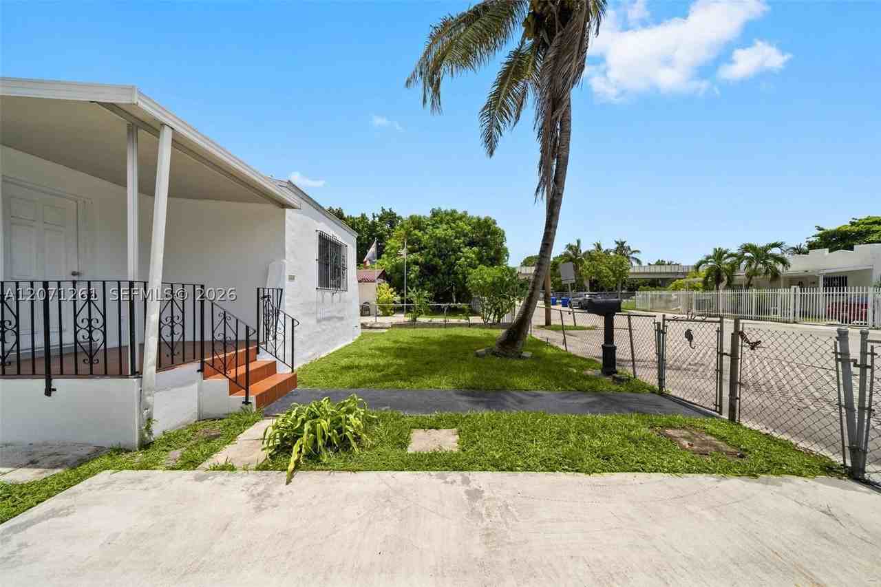 1227 Nw 27th St #1227 - Photo 2 of 30