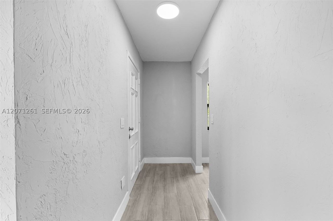 1227 Nw 27th St #1227 - Photo 3 of 30