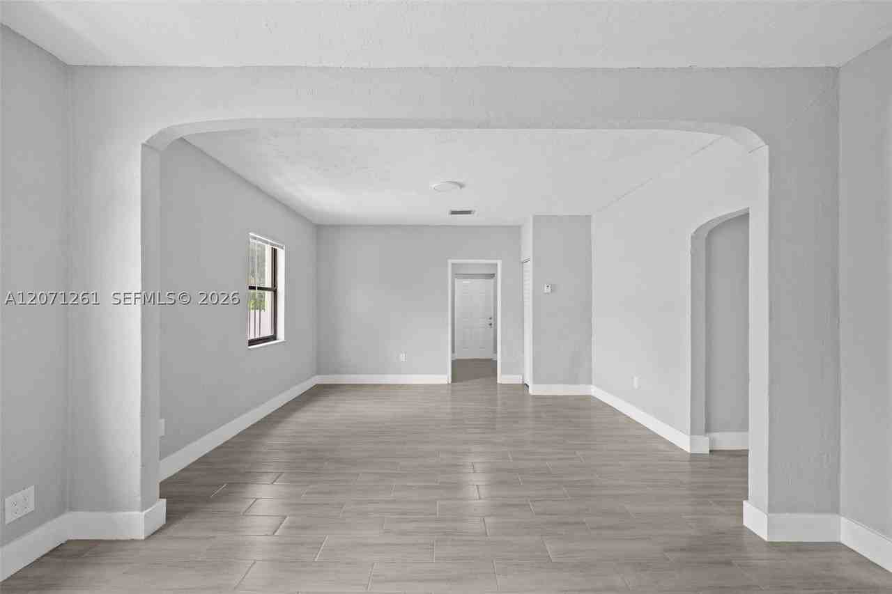 1227 Nw 27th St #1227 - Photo 4 of 30