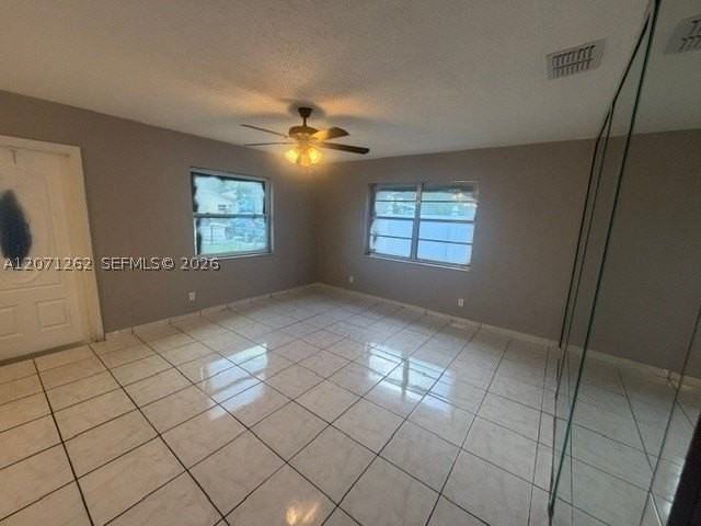 2571 Nw 5th St - Photo 4 of 19