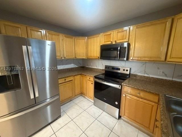 2571 Nw 5th St - Photo 7 of 19