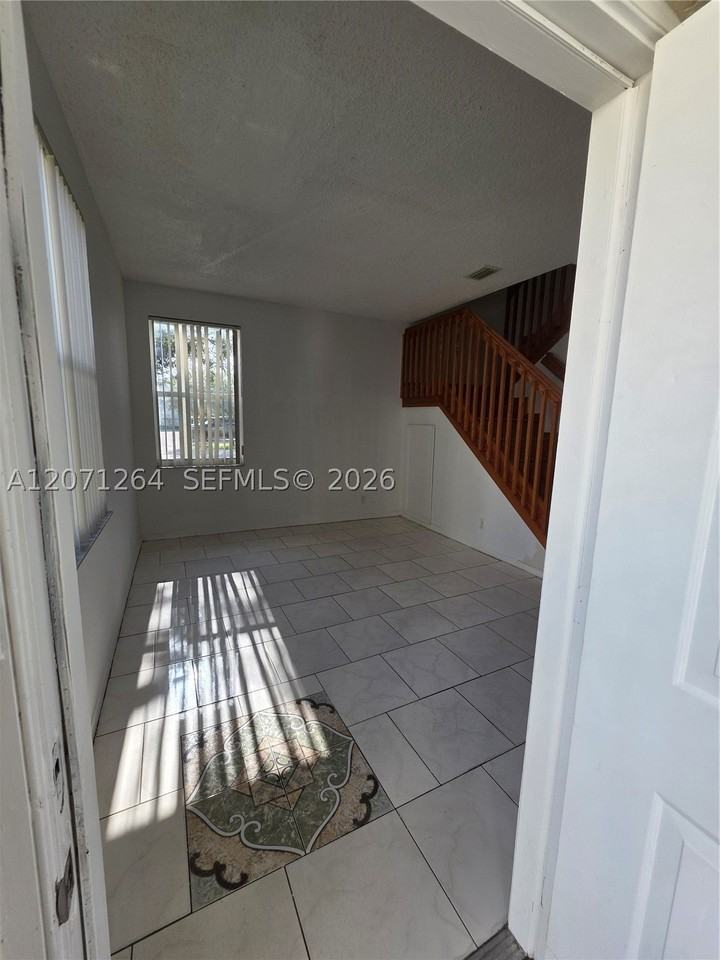21250 Ne 8th Pl #1 - Photo 2 of 28
