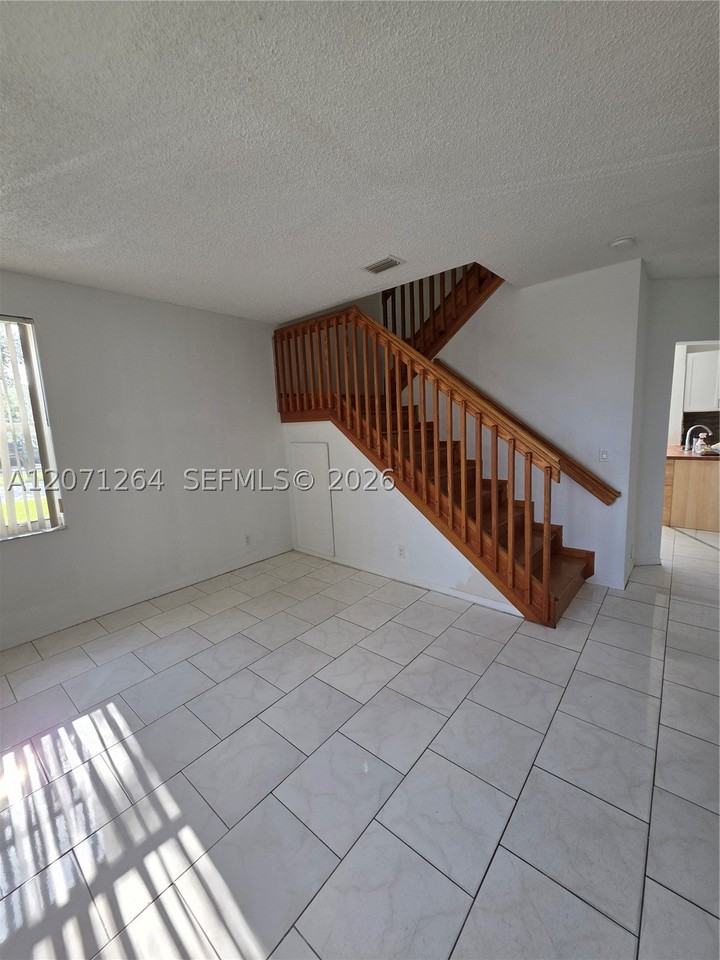 21250 Ne 8th Pl #1 - Photo 3 of 28