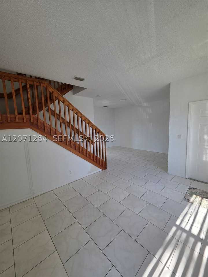 21250 Ne 8th Pl #1 - Photo 4 of 28