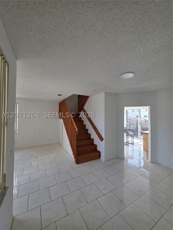 21250 Ne 8th Pl #1 - Photo 5 of 28
