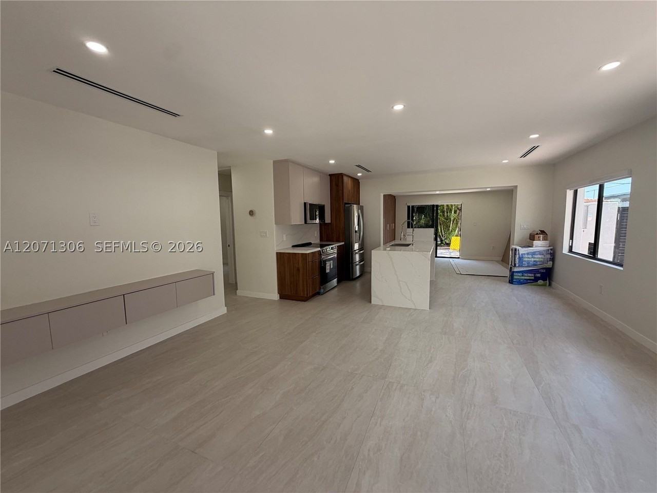 3680 Nw 16th St - Photo 2 of 24