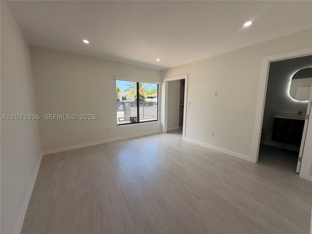3680 Nw 16th St - Photo 4 of 24