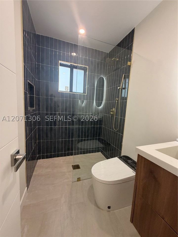 3680 Nw 16th St - Photo 5 of 24