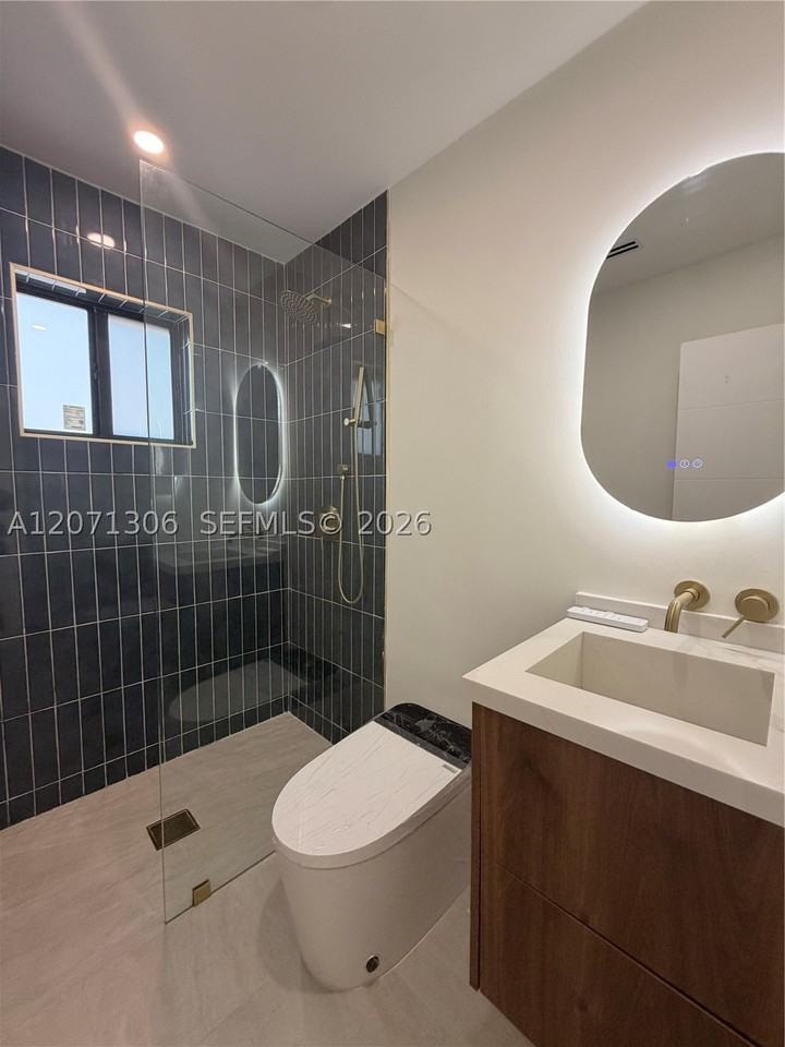 3680 Nw 16th St - Photo 6 of 24