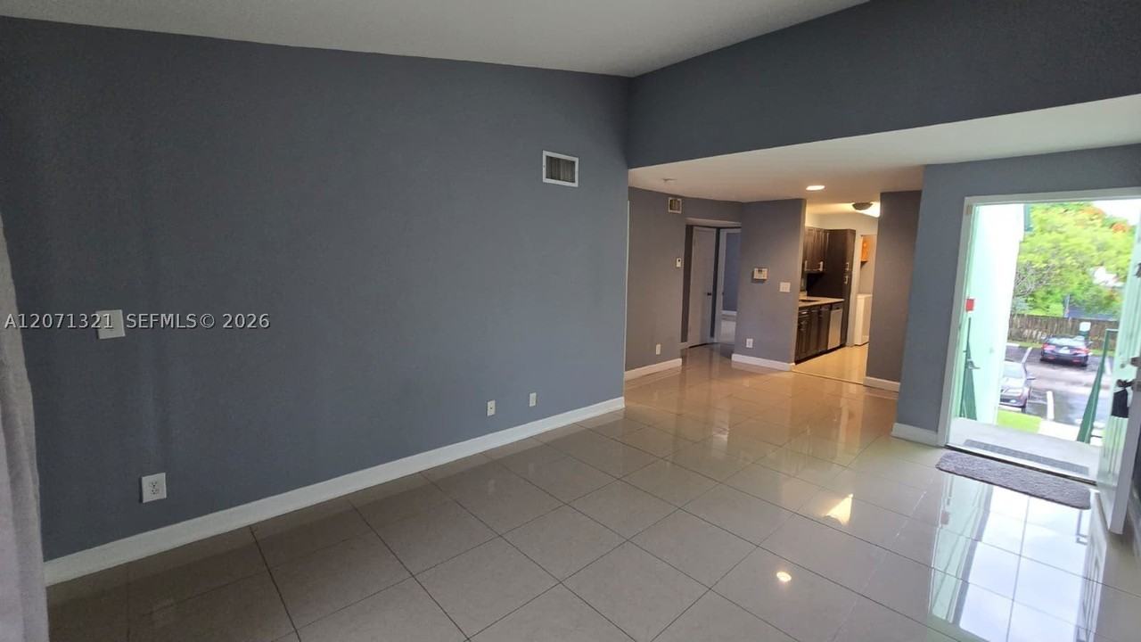 8787 Nw 39th St - Photo 3 of 20