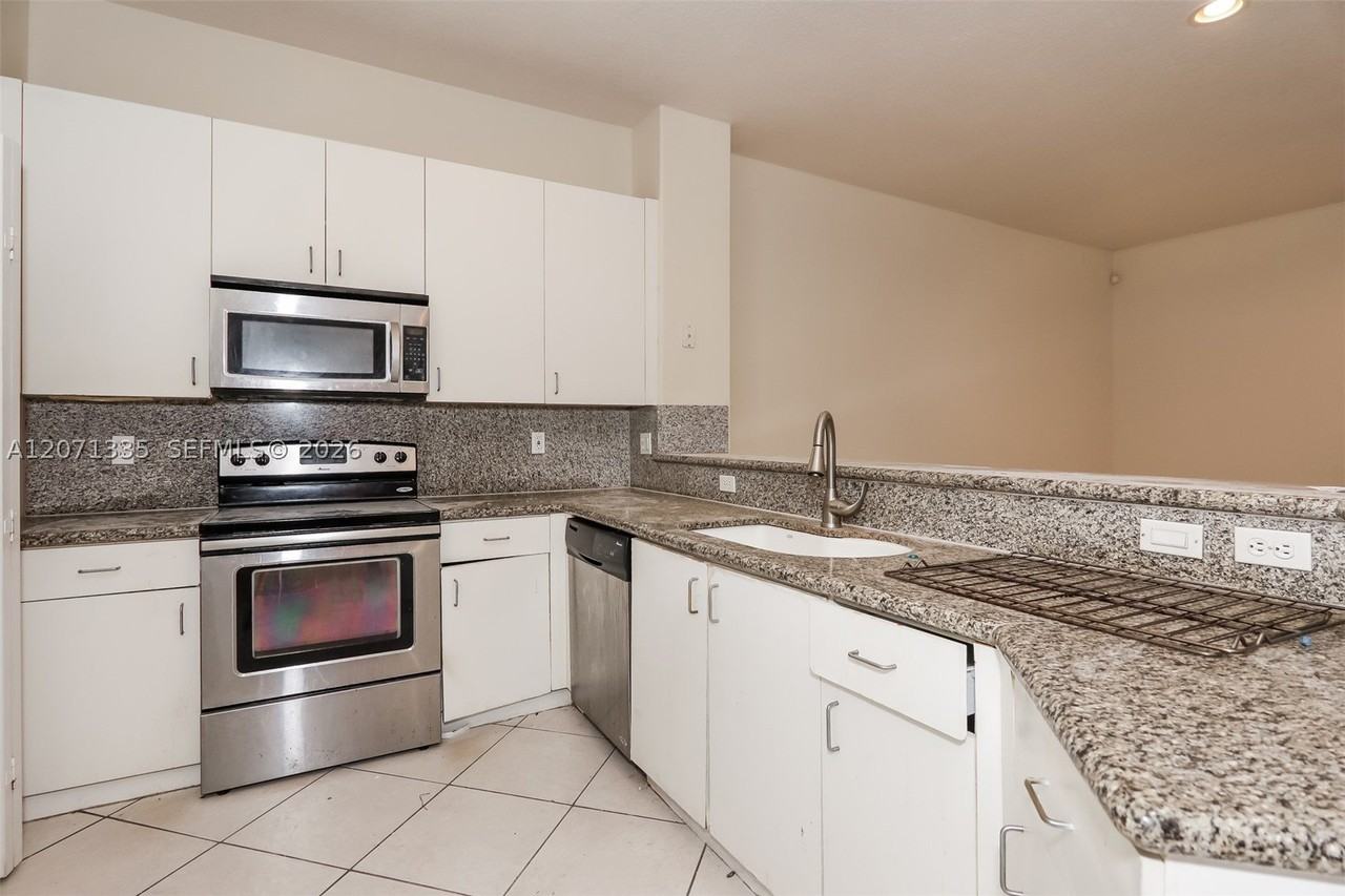 16337 Sw 15th St - Photo 7 of 15