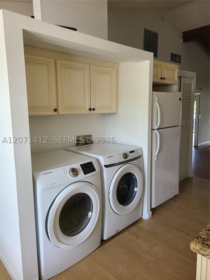 10520 Buttonwood Ave #10520 - Photo 3 of 14