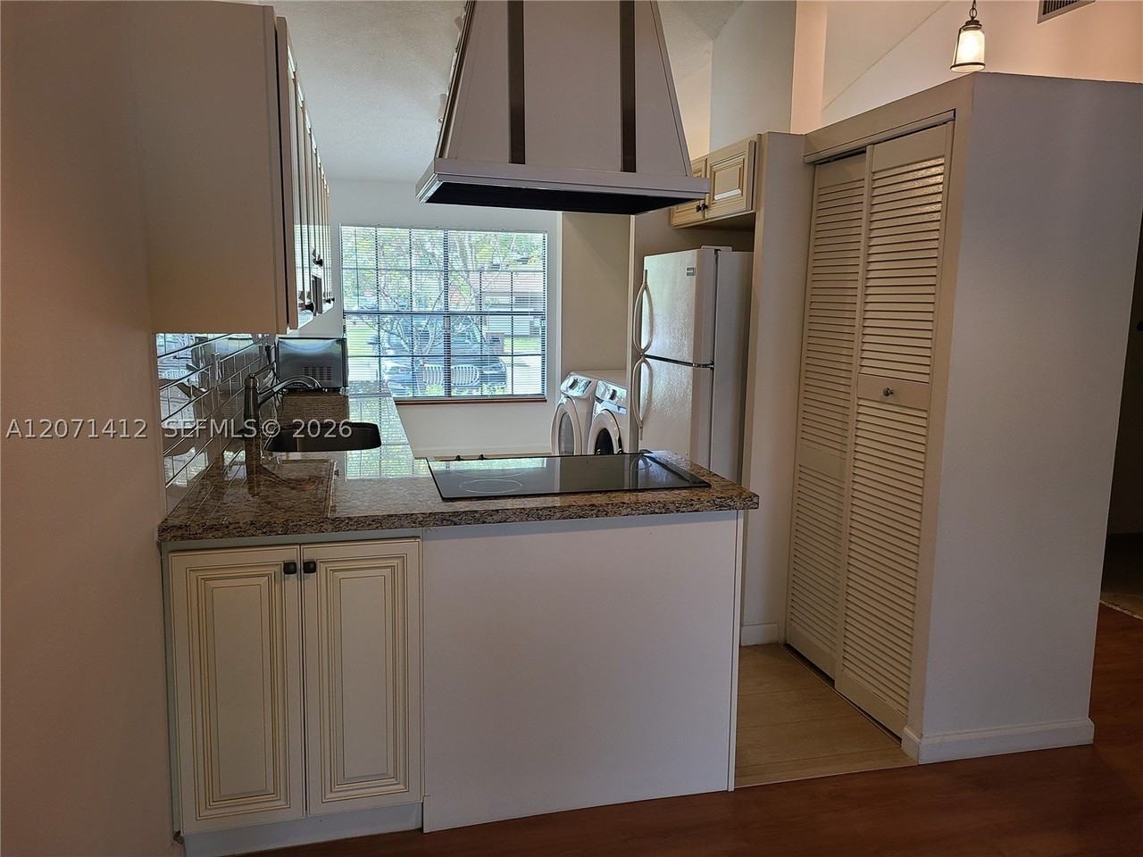 10520 Buttonwood Ave #10520 - Photo 4 of 14