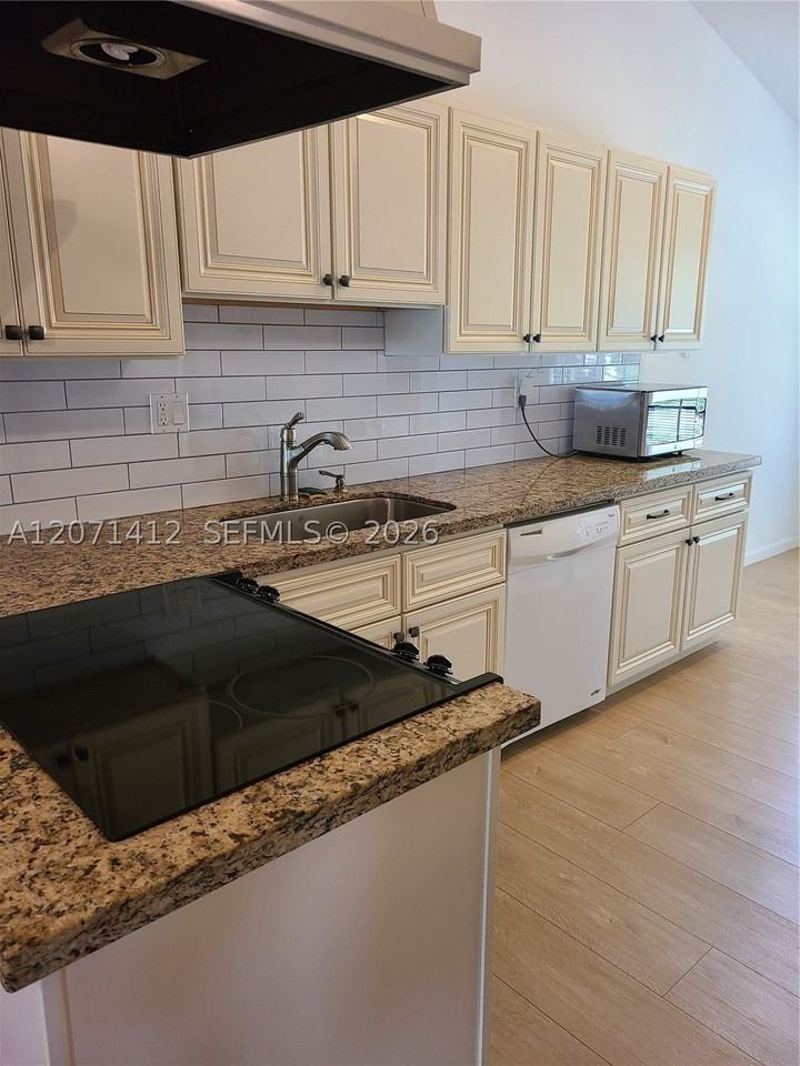 10520 Buttonwood Ave #10520 - Photo 6 of 14