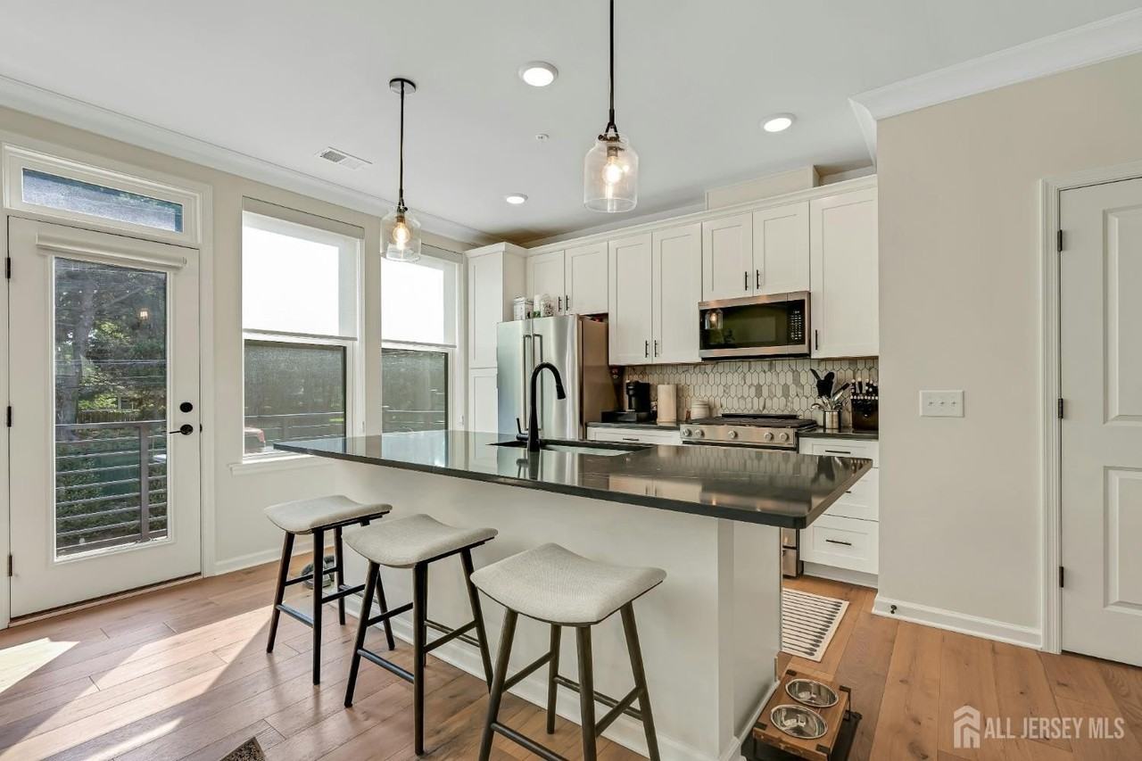 610 Sadie Cir
