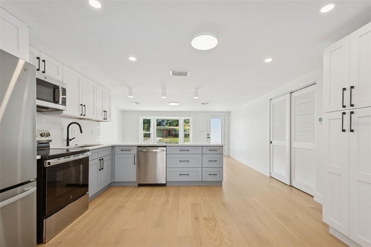2655 Bay St - Photo 6 of 26