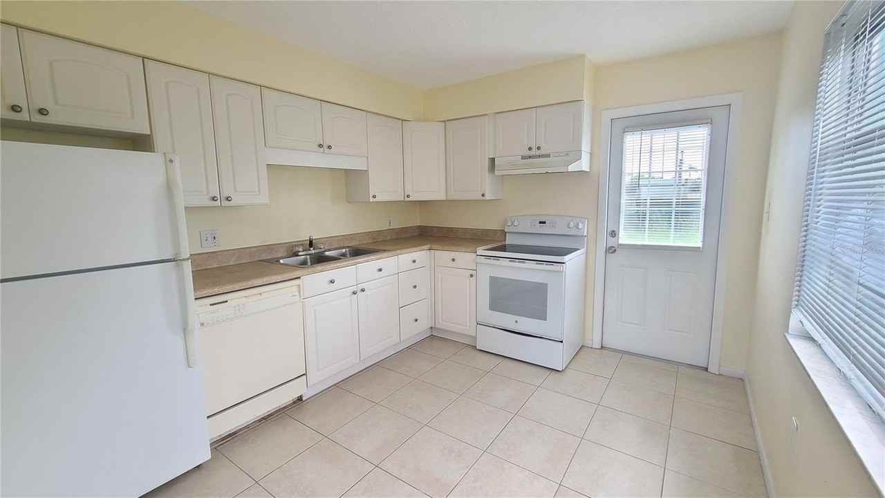 8206 43rd Ave W - Photo 3 of 8