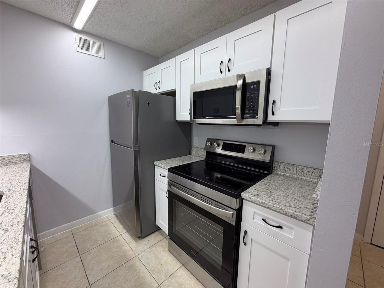 3921 Sw 34th St #301 - Photo 4 of 31