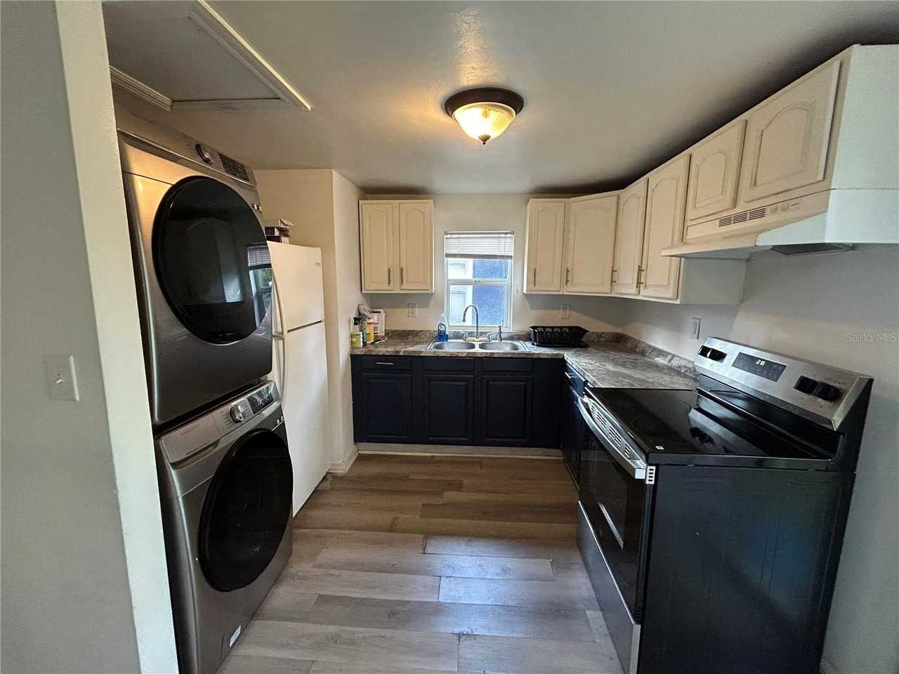 325 Ne 18th St - Photo 7 of 13