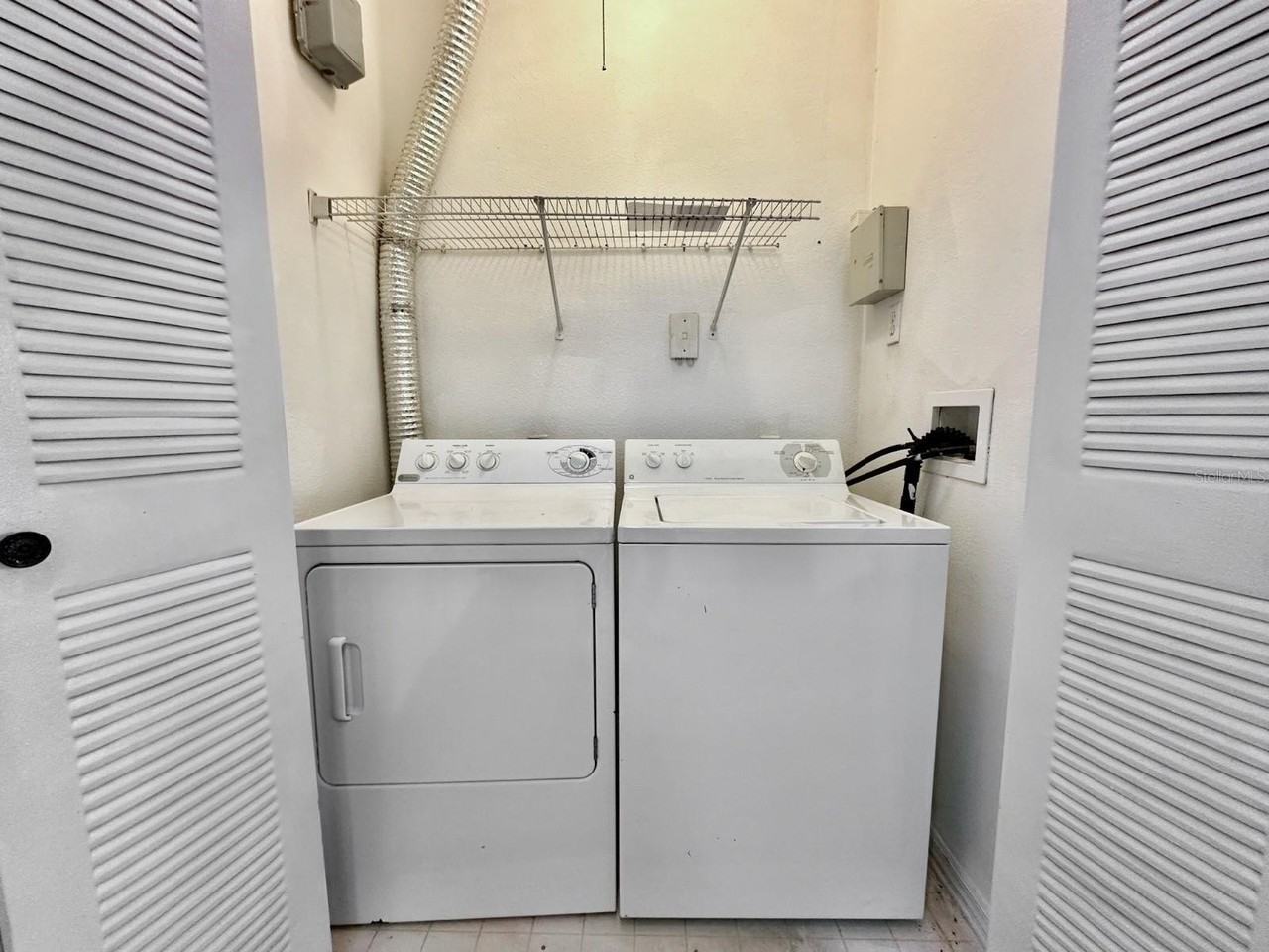 5518 Metrowest Blvd #11-205 - Photo 4 of 12