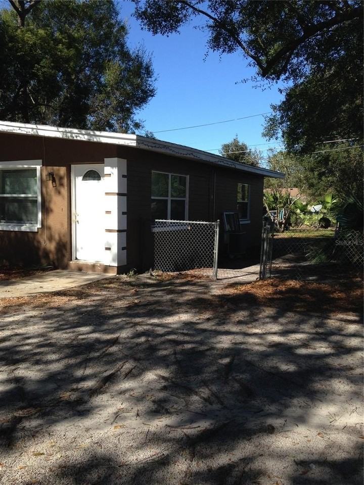2605 Pembrook Dr - Photo 2 of 9