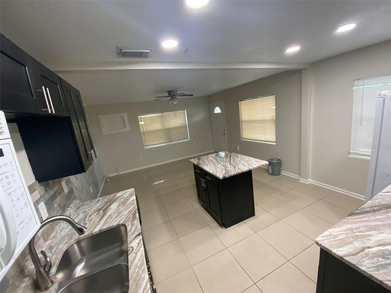 2605 Pembrook Dr - Photo 3 of 9