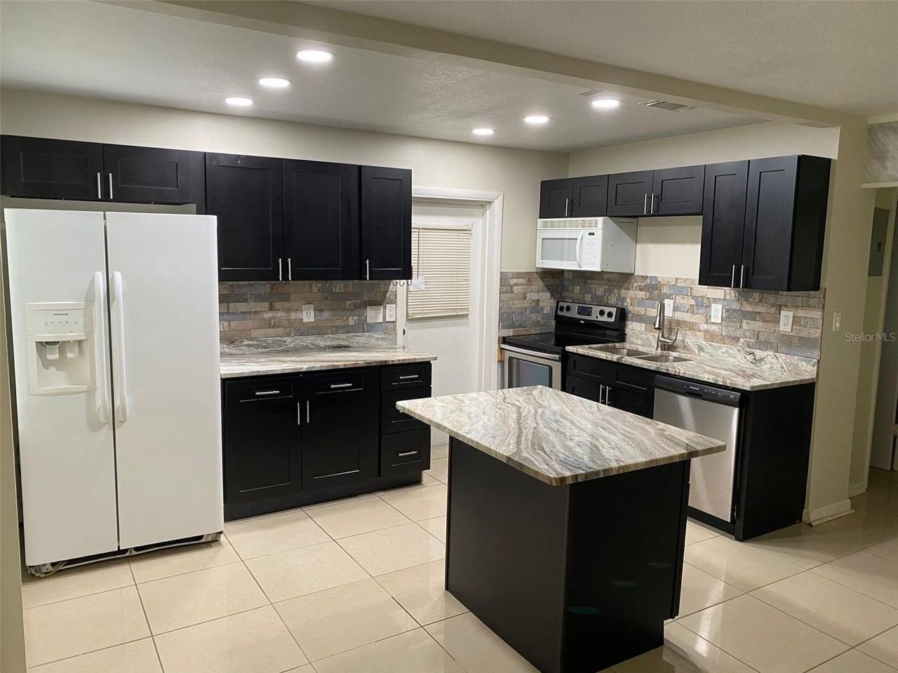 2605 Pembrook Dr - Photo 4 of 9