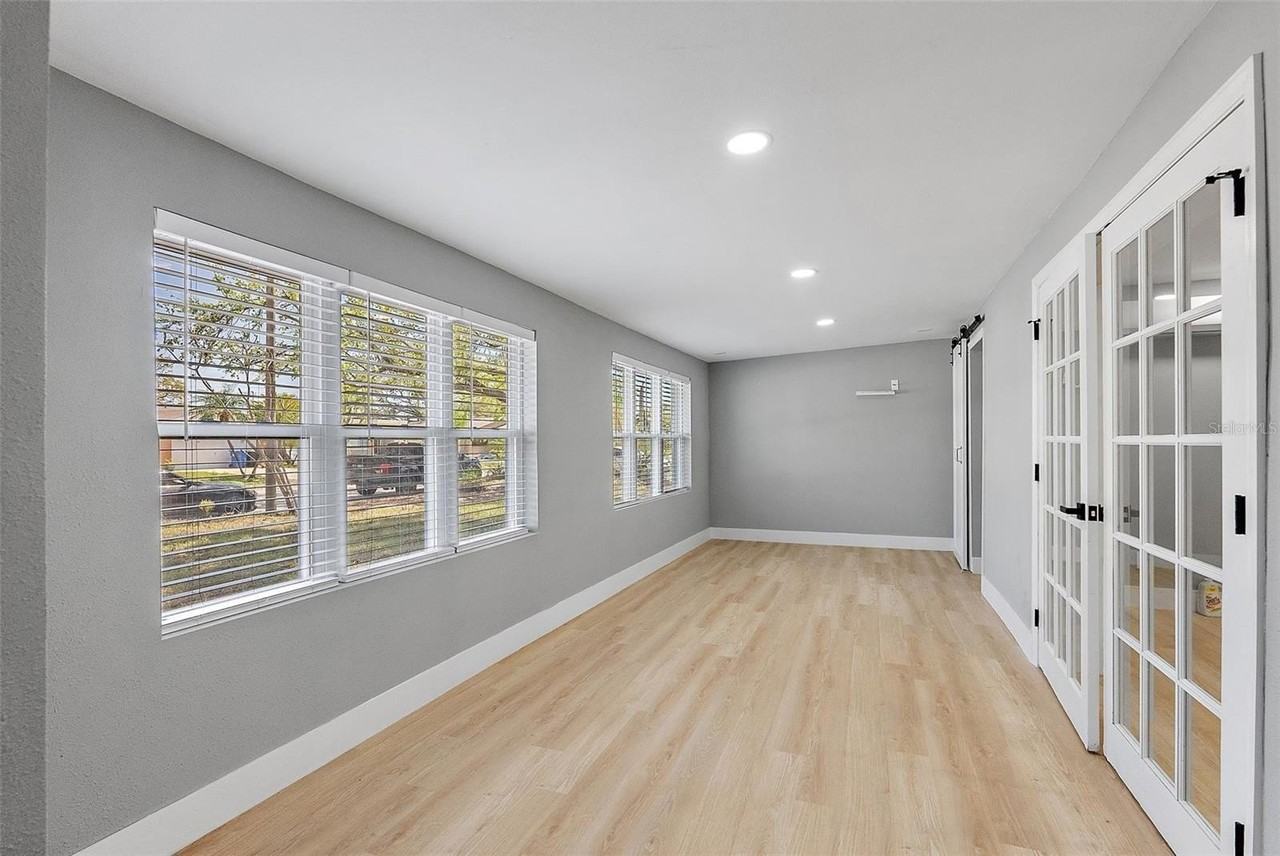 3926 Helena St Ne - Photo 4 of 31