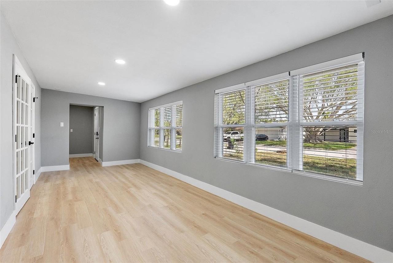 3926 Helena St Ne - Photo 5 of 31