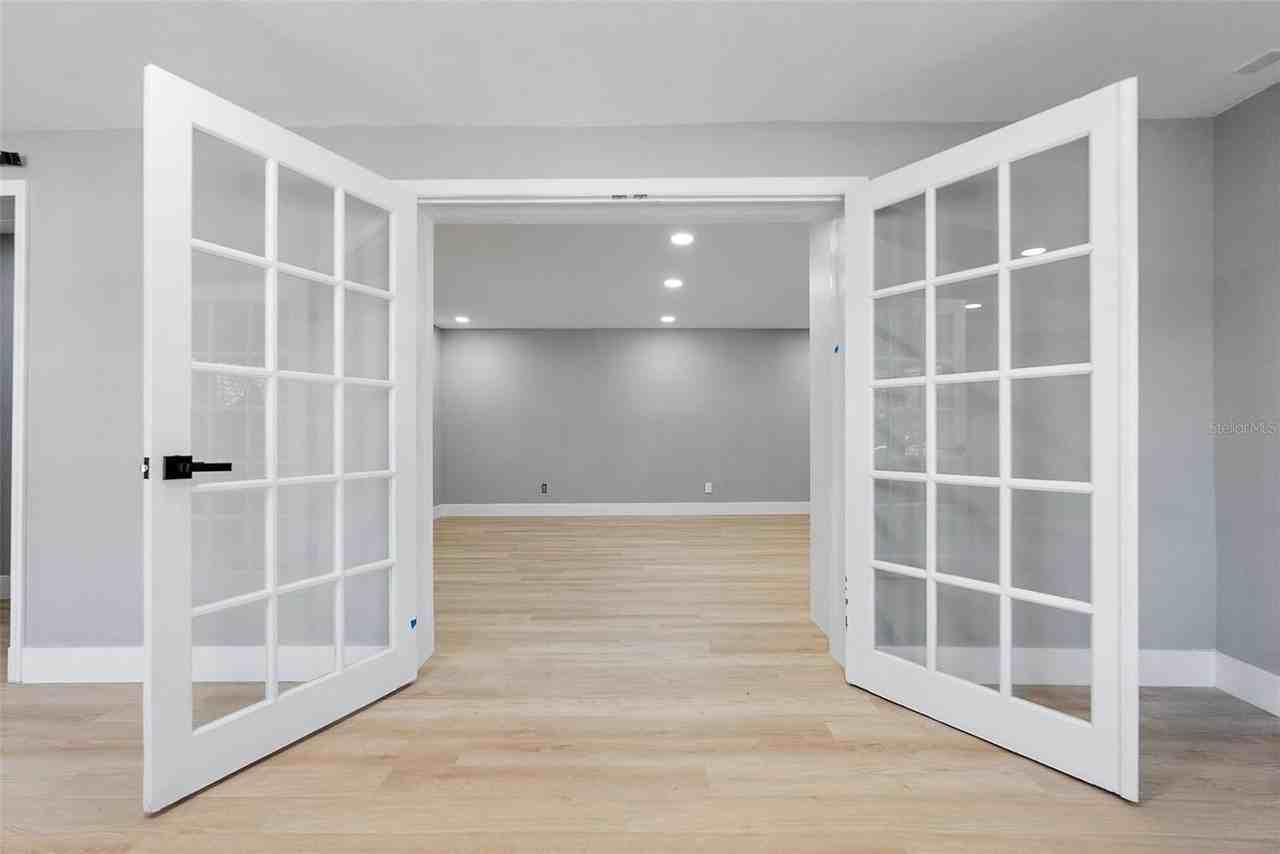 3926 Helena St Ne - Photo 7 of 31