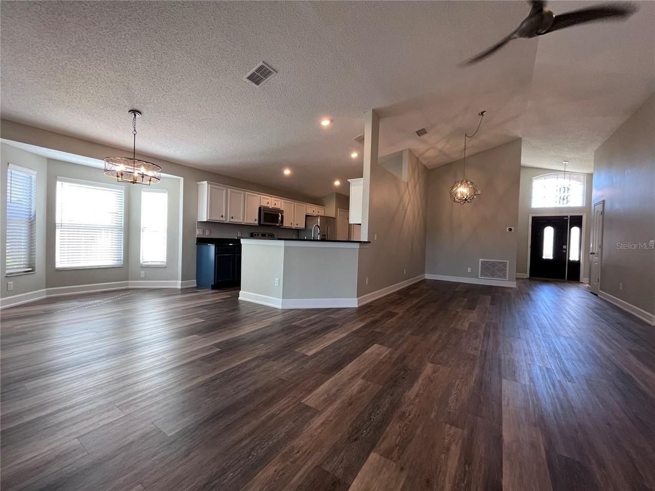 3705 Seminole Dr - Photo 2 of 20
