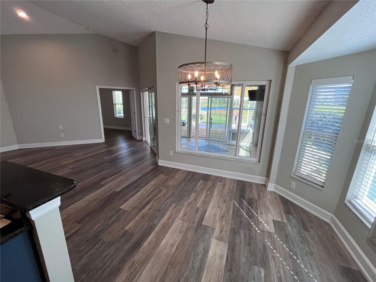 3705 Seminole Dr - Photo 5 of 20