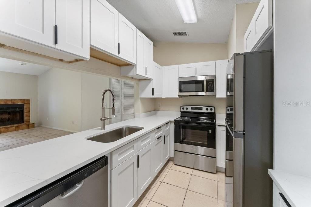 918 Otto Villa Pl #9 - Photo 3 of 15