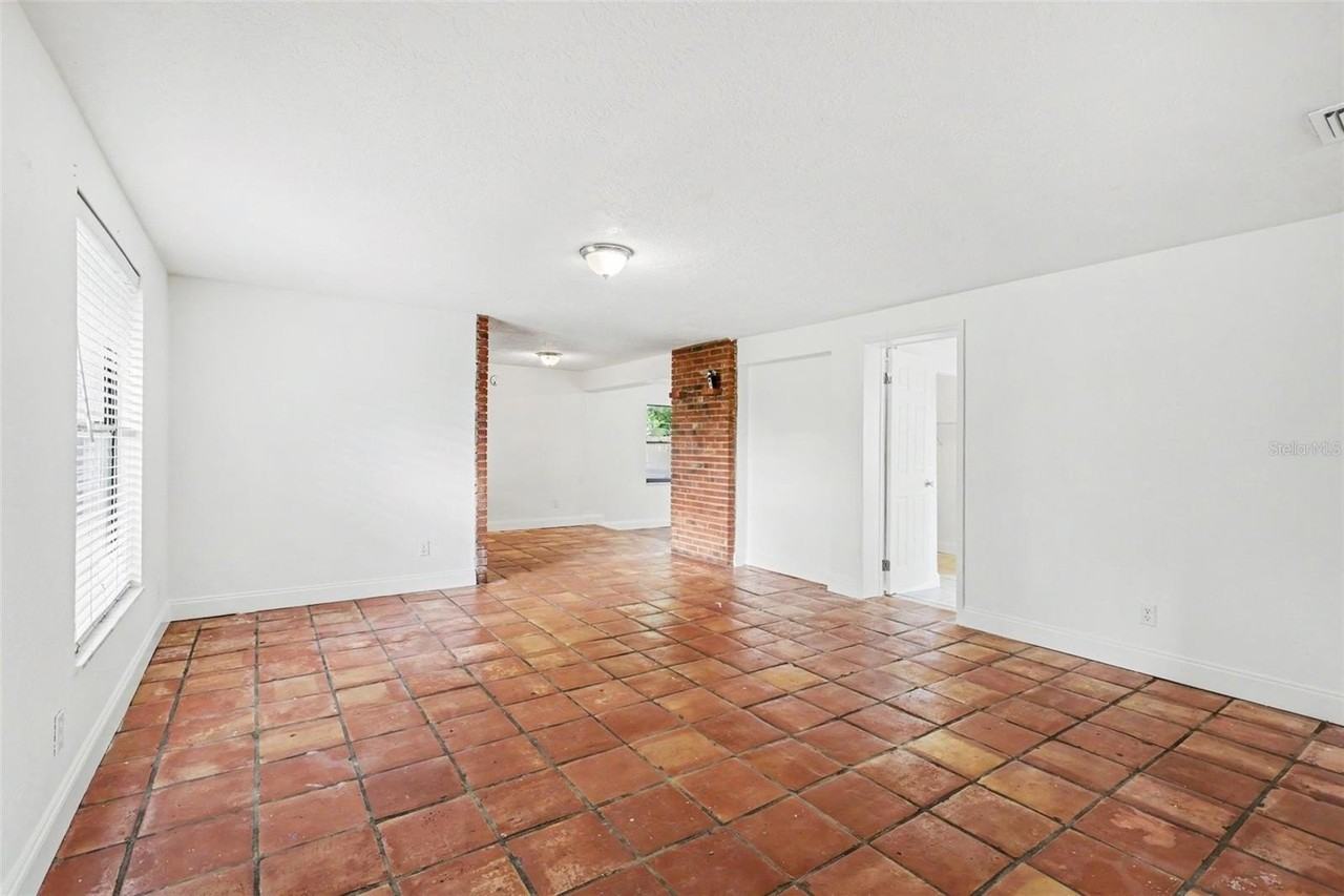 913 Lytle St Sw - Photo 4 of 17