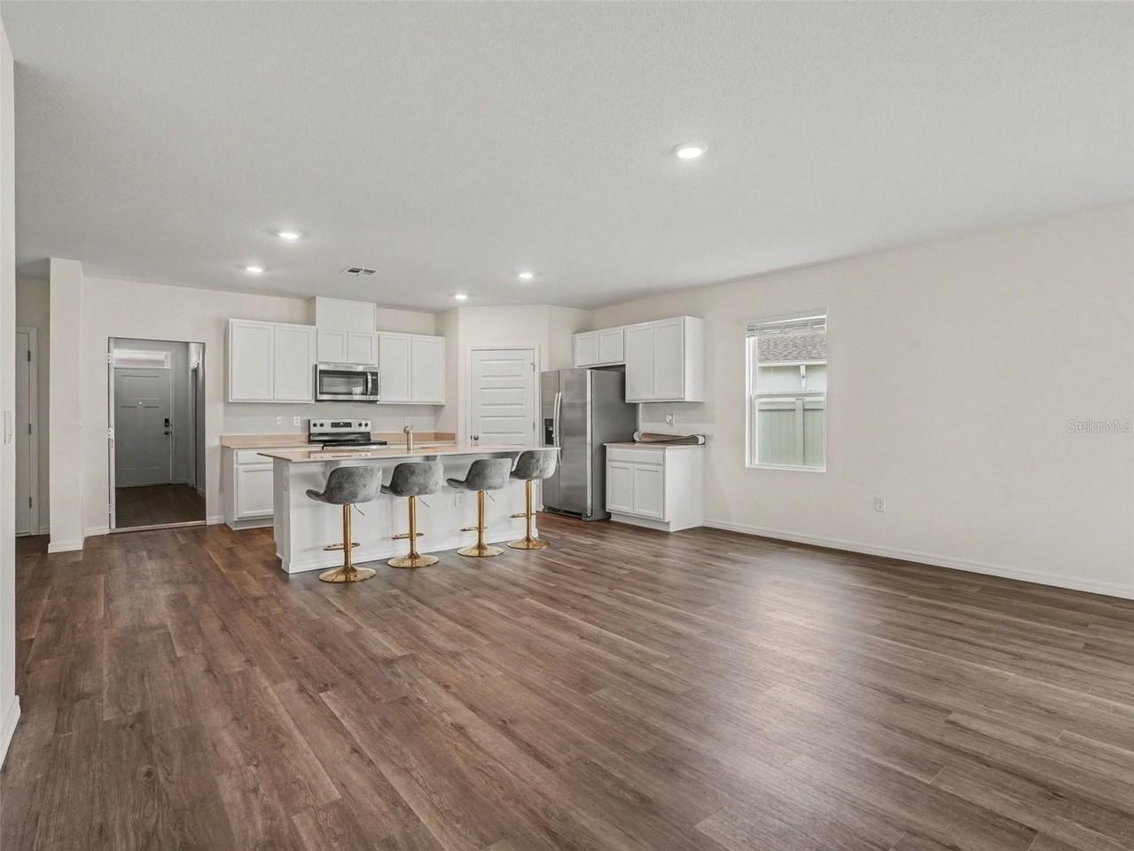 3377 Wakefield Dr - Photo 4 of 16