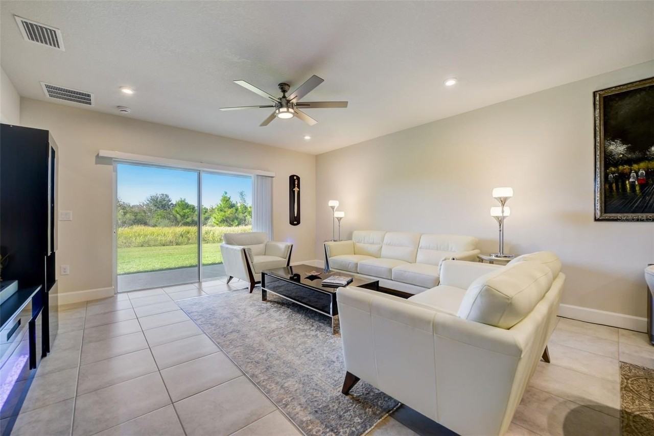 18027 Turning Leaf Cir - Photo 5 of 50