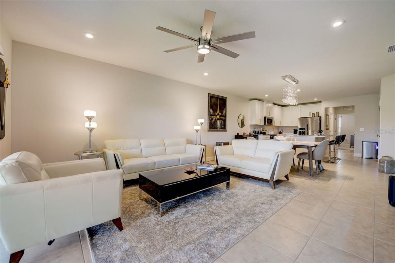 18027 Turning Leaf Cir - Photo 6 of 50